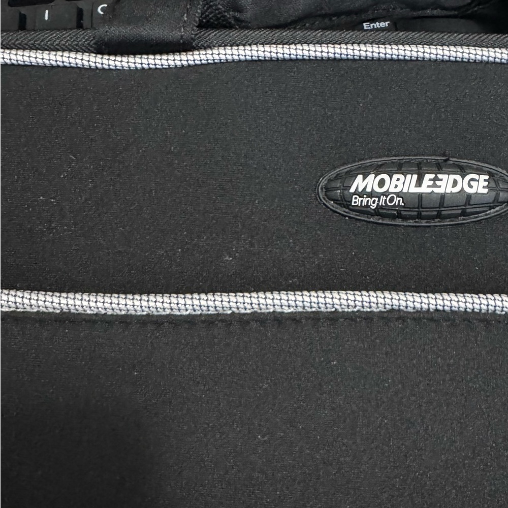 NWT Mobile Edge Black Neoprene Laptop Sleeve With Handles Fits 14.1" Screens - Picture 6 of 11